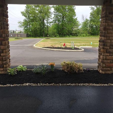Holmes Suites And Inn Blacklick Экстерьер фото