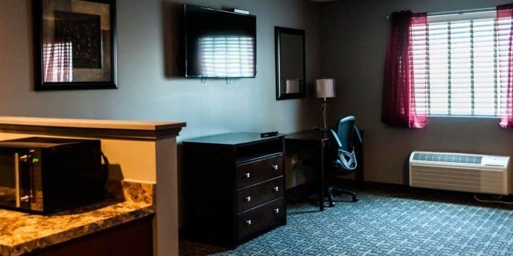 Holmes Suites And Inn Blacklick Экстерьер фото