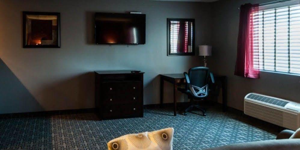 Holmes Suites And Inn Blacklick Экстерьер фото